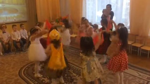 Красивый танец в детском саду смотреть онлайн