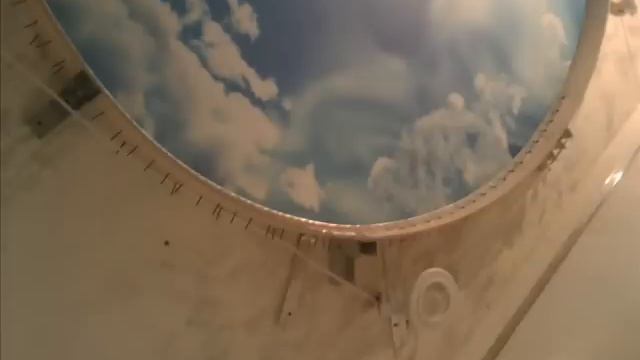 Двухуровневый натяжной потолок с подсветкой