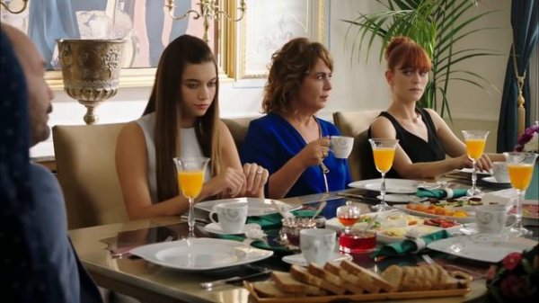 Fazilet and Her Daughters - Episode 17 (Long Episode) | Fazilet Hanim ve Kizlari