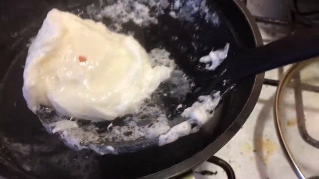 Яйца Бенедикт с паштетом и томатным соусом смотреть онлайн