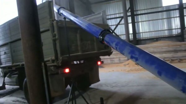 Смеситель кормов и Шнековый транспортер - в работе!