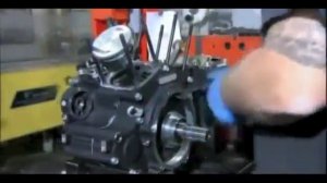 Сборка двигателя Harley-Davidson Engine Assembly on the factory line