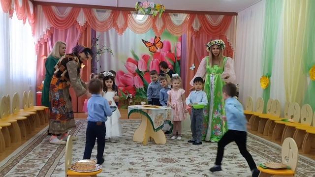 Пекут блинчики 8марта?? смотреть онлайн