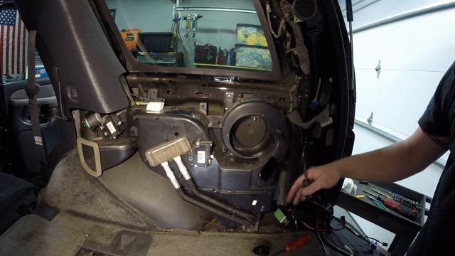 2000-2006 Chevy Tahoe Poor A/C Cooling: Rear Evaporator Replacement смотреть онлайн