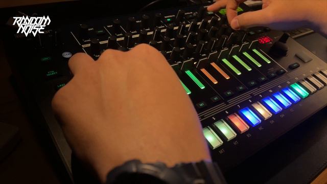 Roland TR8s 2.5 - Techno Live Performance смотреть онлайн