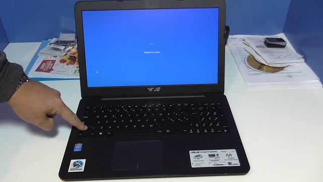 ASUS X554LA-XO1236D Accesso al BIOS con Windows 10 смотреть онлайн