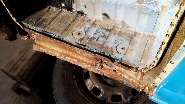 Разбор фольксваген Т4. Снятие внутренних крыльев. смотреть онлайн