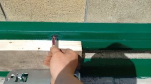 Простой способ монтажа железной рейки  на откатные ворота.Часть 1.