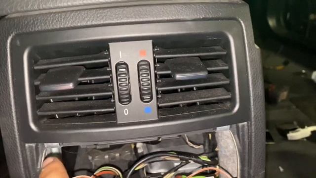How to remove rear A/C Heater Air Vent from BMW e60 5-series models смотреть онлайн