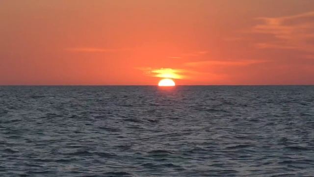 #видео #клипы #природа #мир До полного захода солнца ,всего чуть больше 2 минут вашего внимания.???