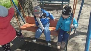 НАШ ДЕТСКИЙ САД.  Весенняя прогулка апрель