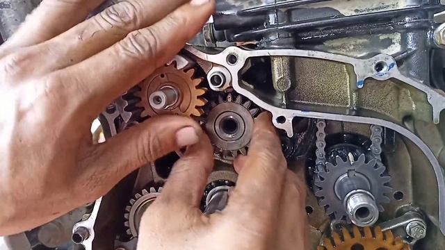 Bajaj Pulsar scissor gear balancer timing setting смотреть онлайн