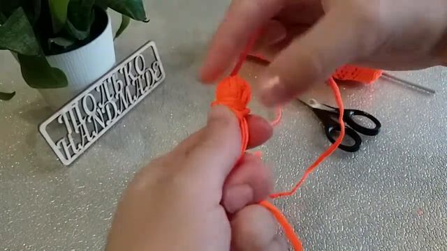 Как завязать КИСТОЧКУ из ниток / How to tie a TASSEL of thread смотреть онлайн