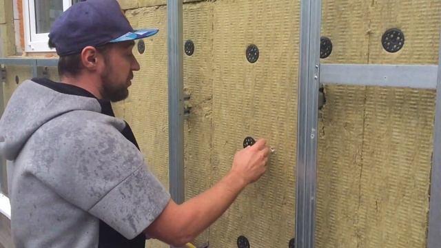 Монтаж металлической подсистемы на дом из газобетона. Монтаж фиброцементного сайдинга Cedral.