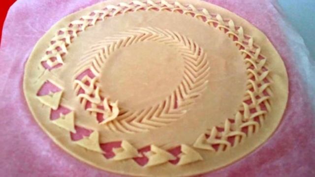 Рождественская выпечка Laufabrauð смотреть онлайн