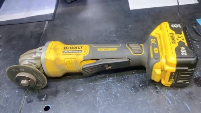 Dewalt DCG415 XR cordless 5” angle grinder review смотреть онлайн