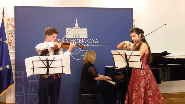 Milan Kostelenec and Lana Zorjan, D. Shostakovich : Prelude and Gavotte смотреть онлайн