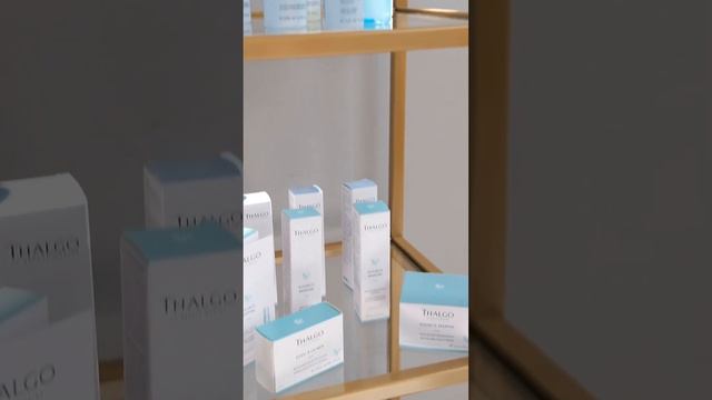 Металлический стеллаж со стеклянными полочками смотреть онлайн
