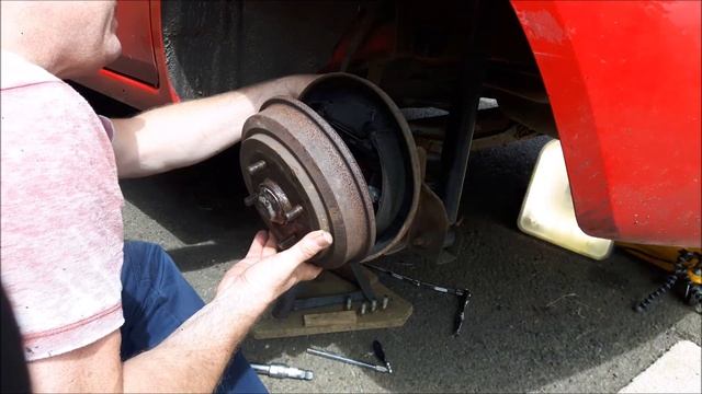 FORD Rear Drum Brake Removal - Fiesta Rear Brakes смотреть онлайн