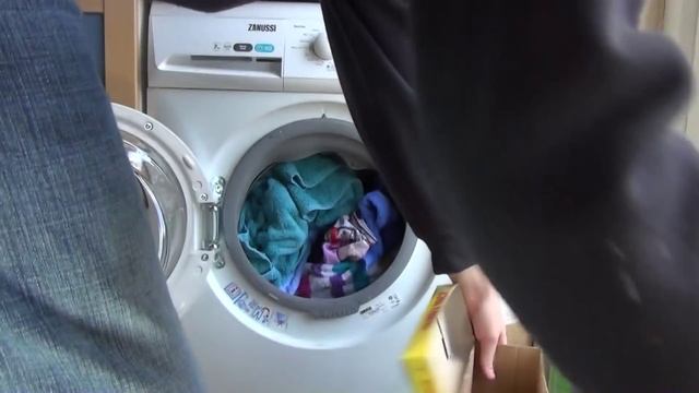 Zanussi Aquafall ZWHB7160 : Load and start on cotton + pre wash (1 of 13) смотреть онлайн