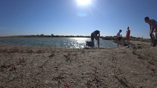 СДЕЛАЛ ЛОДКУ ИЗ ДЕРЕВА И БУТЫЛОК смотреть онлайн