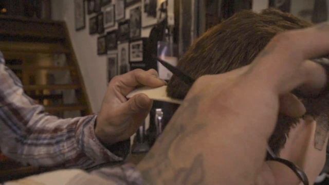 #rootsofbarbering #barber #tutorial How To Scissor Over Comb! Tutorial смотреть онлайн