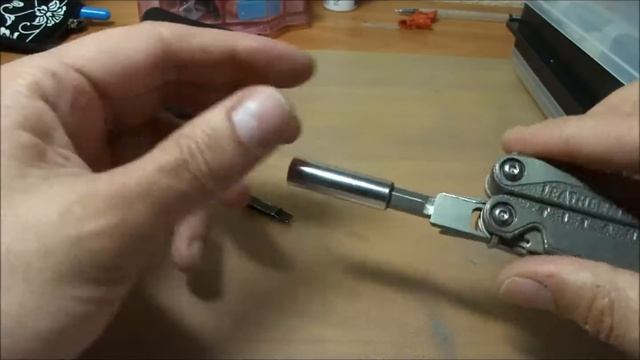 Leatherman Charge TTI и кустарный держатель для бит