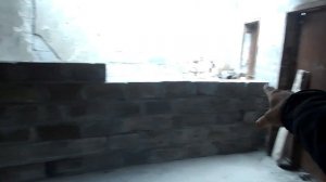 Гараж з шлакоблоків. Кладка шлакоблоку. Тріщина в стіні. Гараж недострой. Ремонт в гаражі