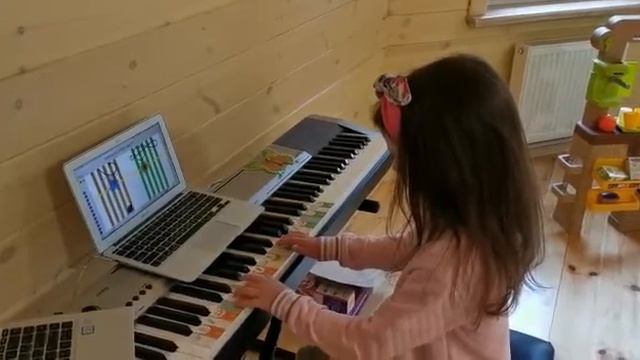 Liza. Чтение нот с листа на 2 презентации : Broken Chord Waltz смотреть онлайн