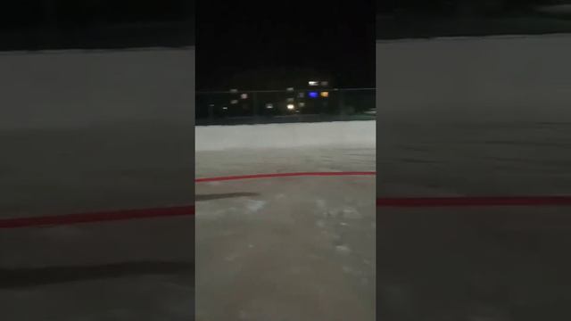 выравниваем лёд на катке смотреть онлайн