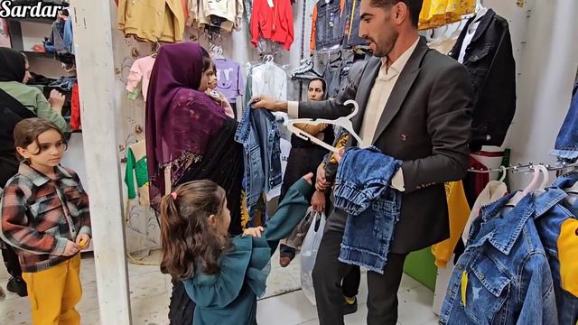 Exploring The Nomadic Lifestyle: Buying New Year Clothes And Having Fun In The City