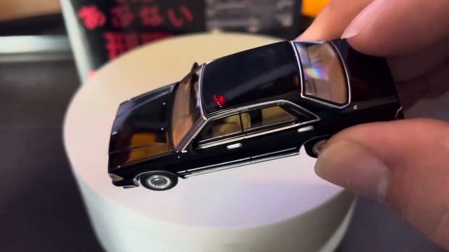 Tomica Limited Vintage LV Abunai Deka Vol.08 Nissan Gloria 1/64 смотреть онлайн