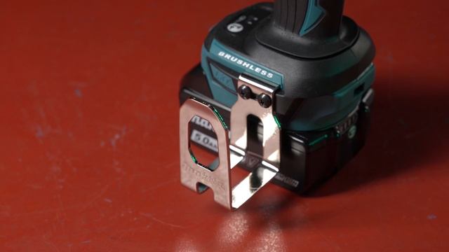 Обзор аккумуляторного ударного гайковерта Makita DTW1001 смотреть онлайн