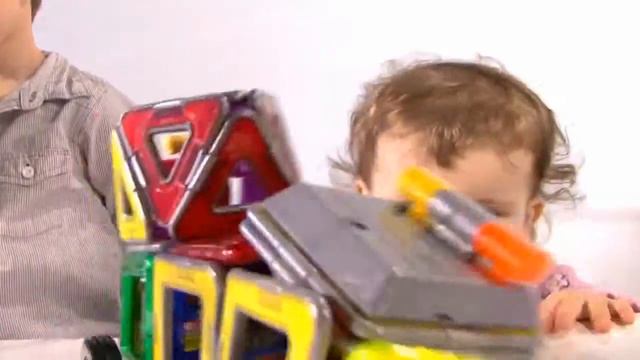 Дети играют в MAGFORMERS смотреть онлайн
