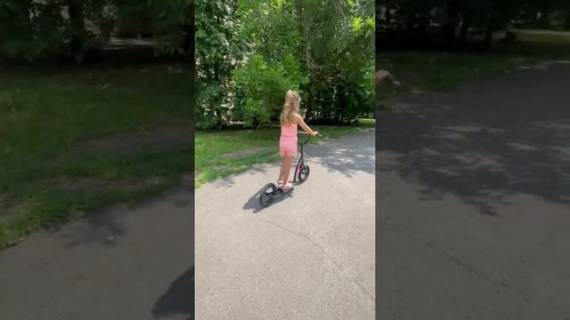 Двухколесный самокат на надувных колёсах смотреть онлайн