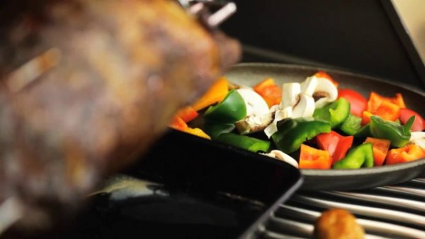 Канадский газовый гриль-барбекю Napoleon PRO600 на www.GrilliBarbecue.ru