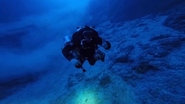 Погружение к Барбаре, арка Блю-Холл, глубина 115м.. смотреть онлайн