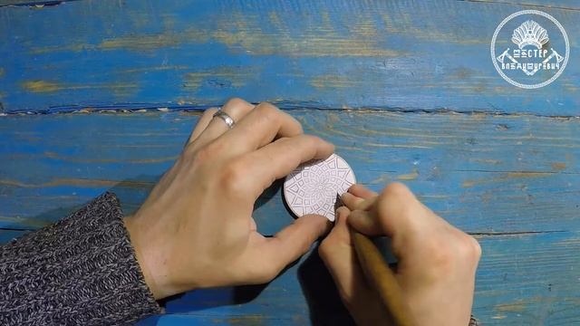 Колросинг на простом украшении. Как сделать кулон из дерева смотреть онлайн