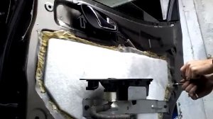 Как снять извлечь заменить стекло задней двери NISSAN QASHQAI 2012 demontaz zamiana szyby drzwi tyl