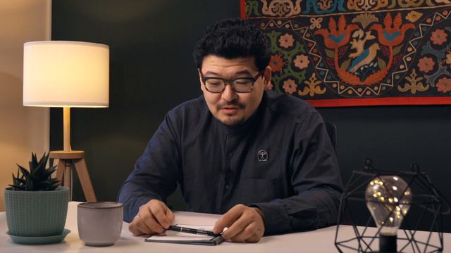 Тот, кто не знает и не знает, что он не знает, глуп, избегай его смотреть онлайн