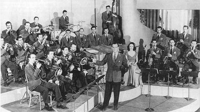 Glenn Miller Orchestra - Jingle, Jangle, Jingle смотреть онлайн