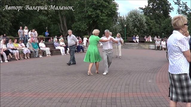 Танцуем в парке под красивую музыку! Music! Dance! смотреть онлайн