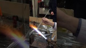 Как выдувать стекло рассказывает дека Санкт Петербургского государственного университета (Колбы,пр.