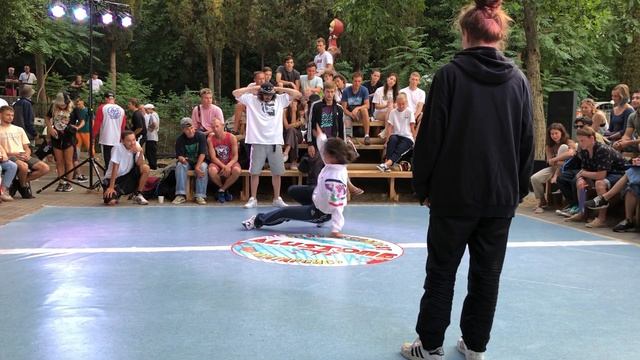 ALUSTONE. Street dance. Алушта. Крым. Брейк-данс. смотреть онлайн