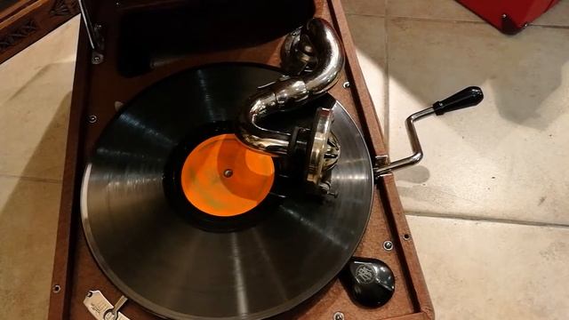 И. М. Скобцов - Хороши весной в саду цветочки. Патефон Московского патефонного завода смотреть онлайн