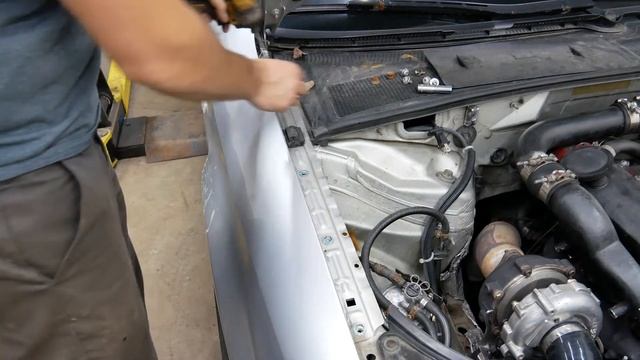 AUDI A4 B6 FRONT FENDER REMOVAL DIY смотреть онлайн