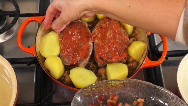 SCHWEINENACKEN BUTTERZART aus dem Ofen, selber machen mit Zwiebeln, Pilzen u.a. einfaches Rezept смотреть онлайн