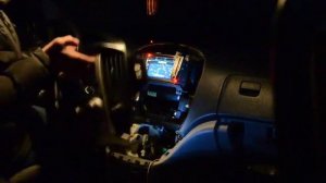 Разборка панели Hyundai H1 Grand Starex для замены магнитолы