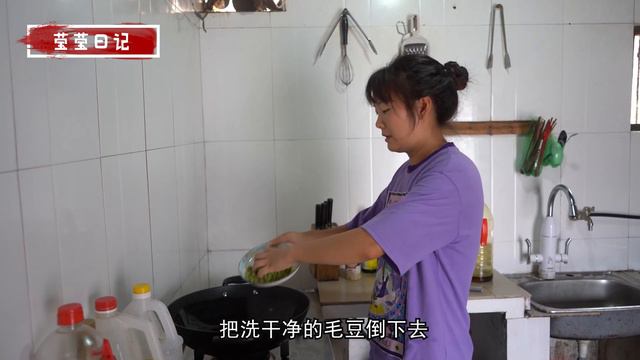 六月黄螃蟹肉满膏肥，做经典菜“面拖蟹”！肉嫩黄多，真鲜美 смотреть онлайн