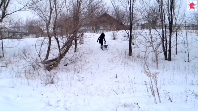ВЛОГ VLOG Катаемся с горки на снегоходе всей семьёй Видео для детей смотреть онлайн